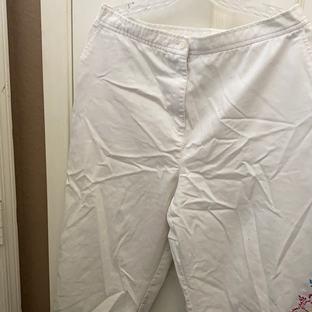 FINAL MARKDOWN Embroidered Koret capris 16p